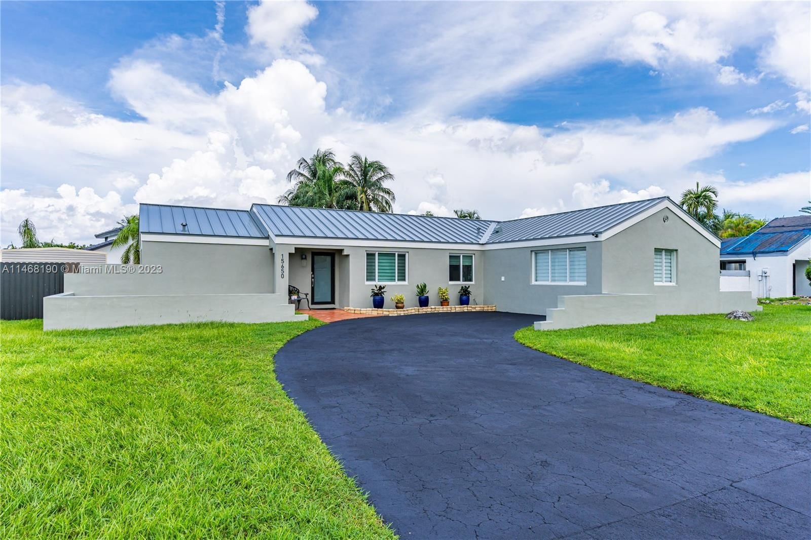 Real estate property located at 15650 155th Ave, Miami-Dade County, WEITZER SHAUNA MEADOWS SE, Miami, FL