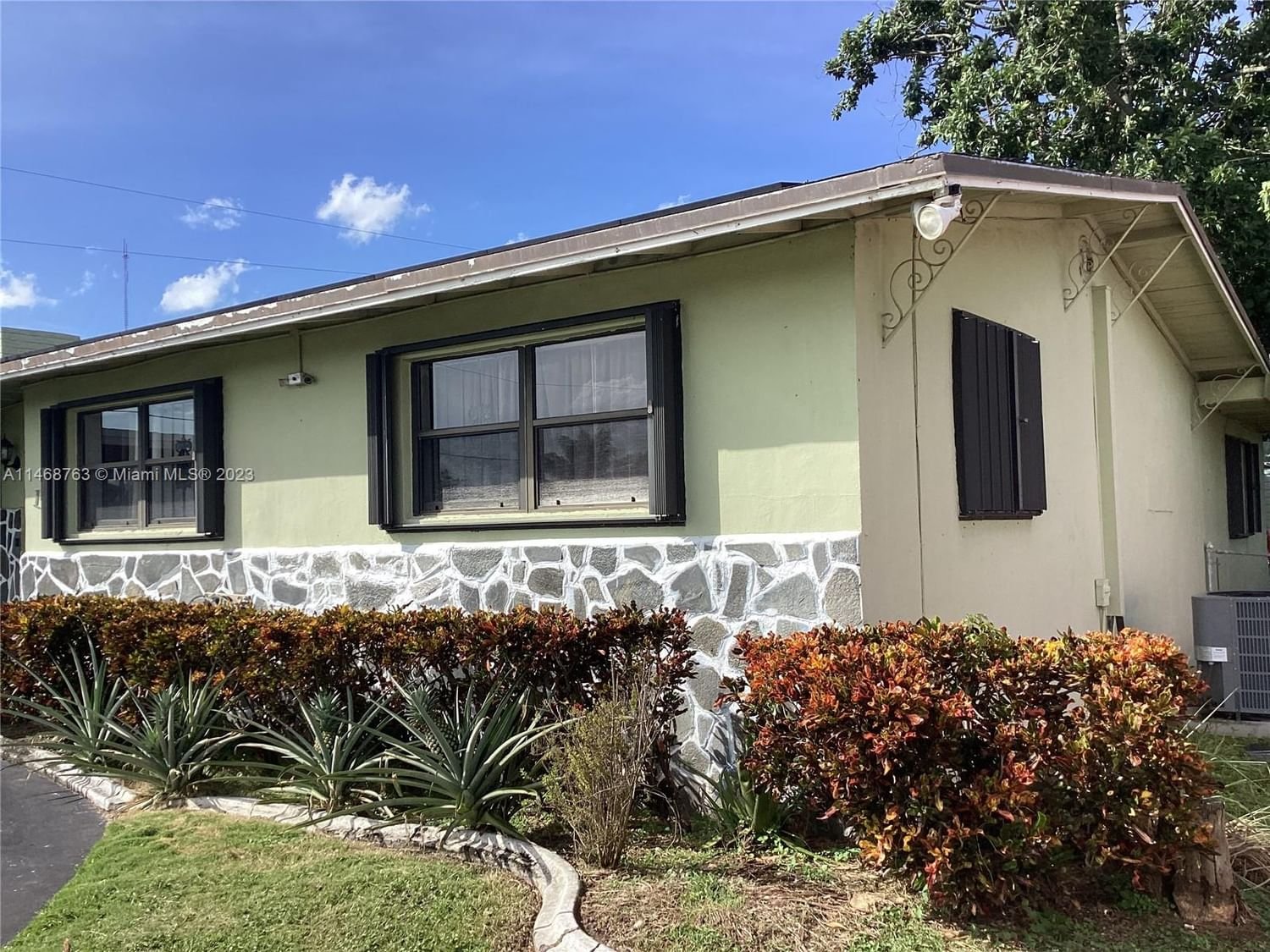 Real estate property located at 15 193rd Ter, Miami-Dade County, SIERRA 1ST ADDN, Miami, FL