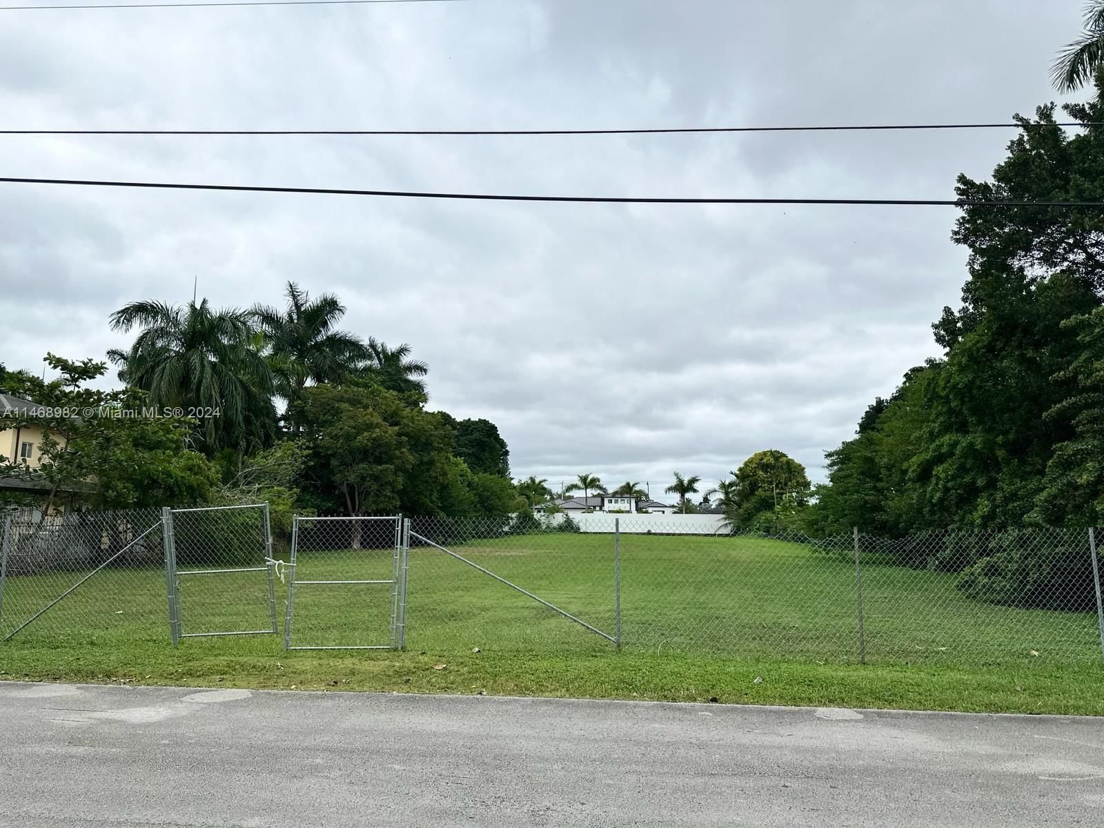 Real estate property located at 365 NW 128th Ave, Miami-Dade County, SWEETWATER ESTS SUB, Miami, FL