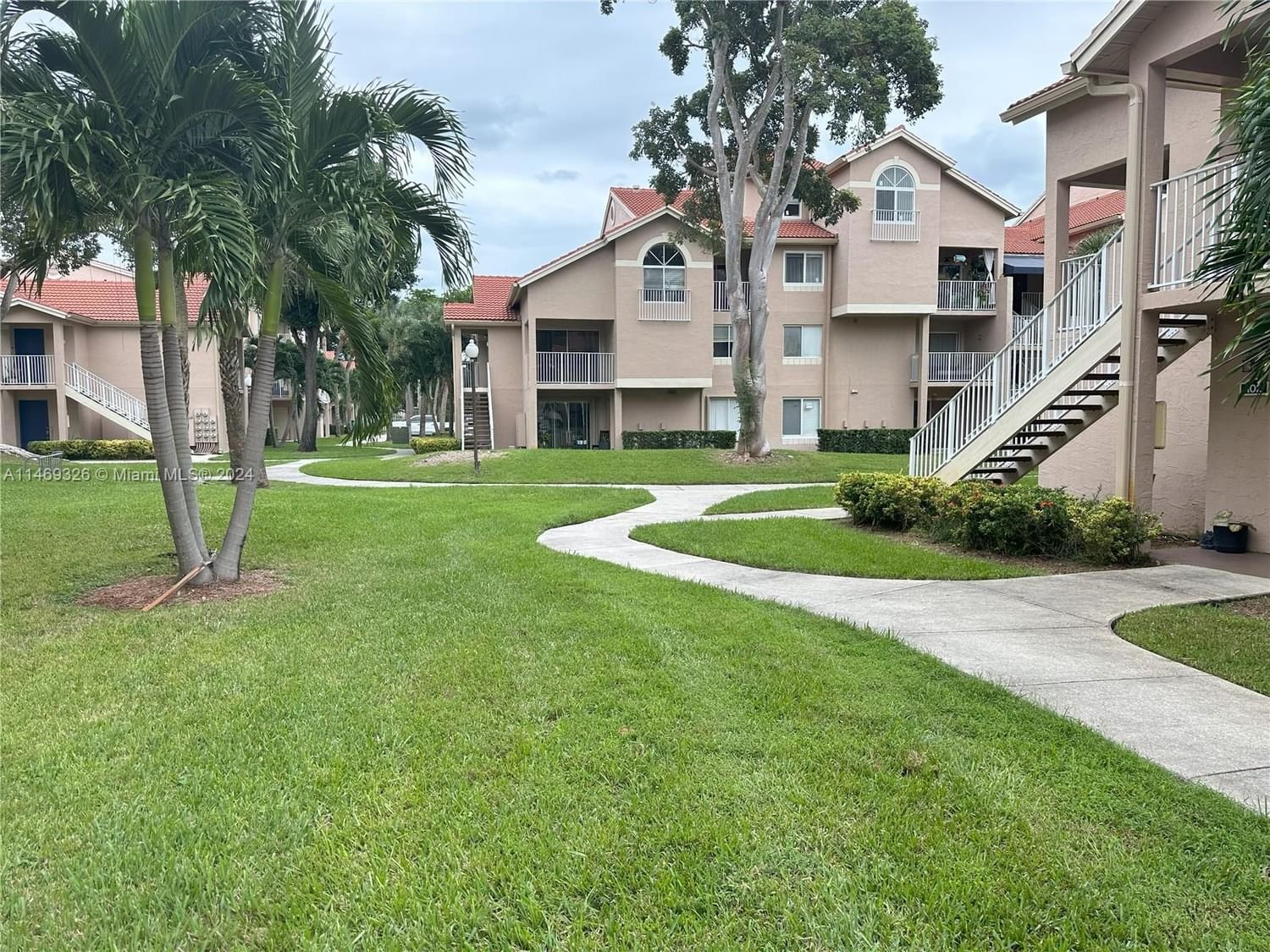 Real estate property located at 15781 106th Ter #201, Miami-Dade County, ROYAL PALM PLACE, Miami, FL