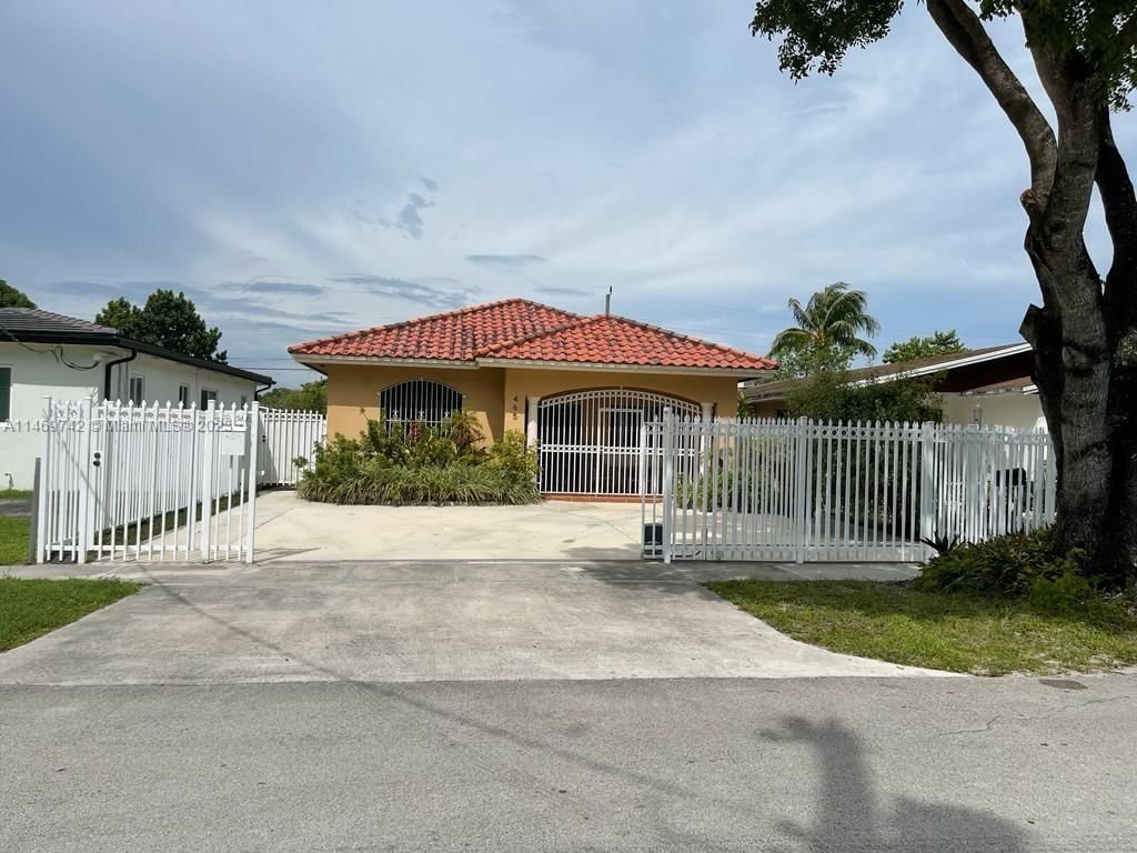 Real estate property located at 465 58th St, Miami-Dade County, LOGAN CREST REV, Hialeah, FL