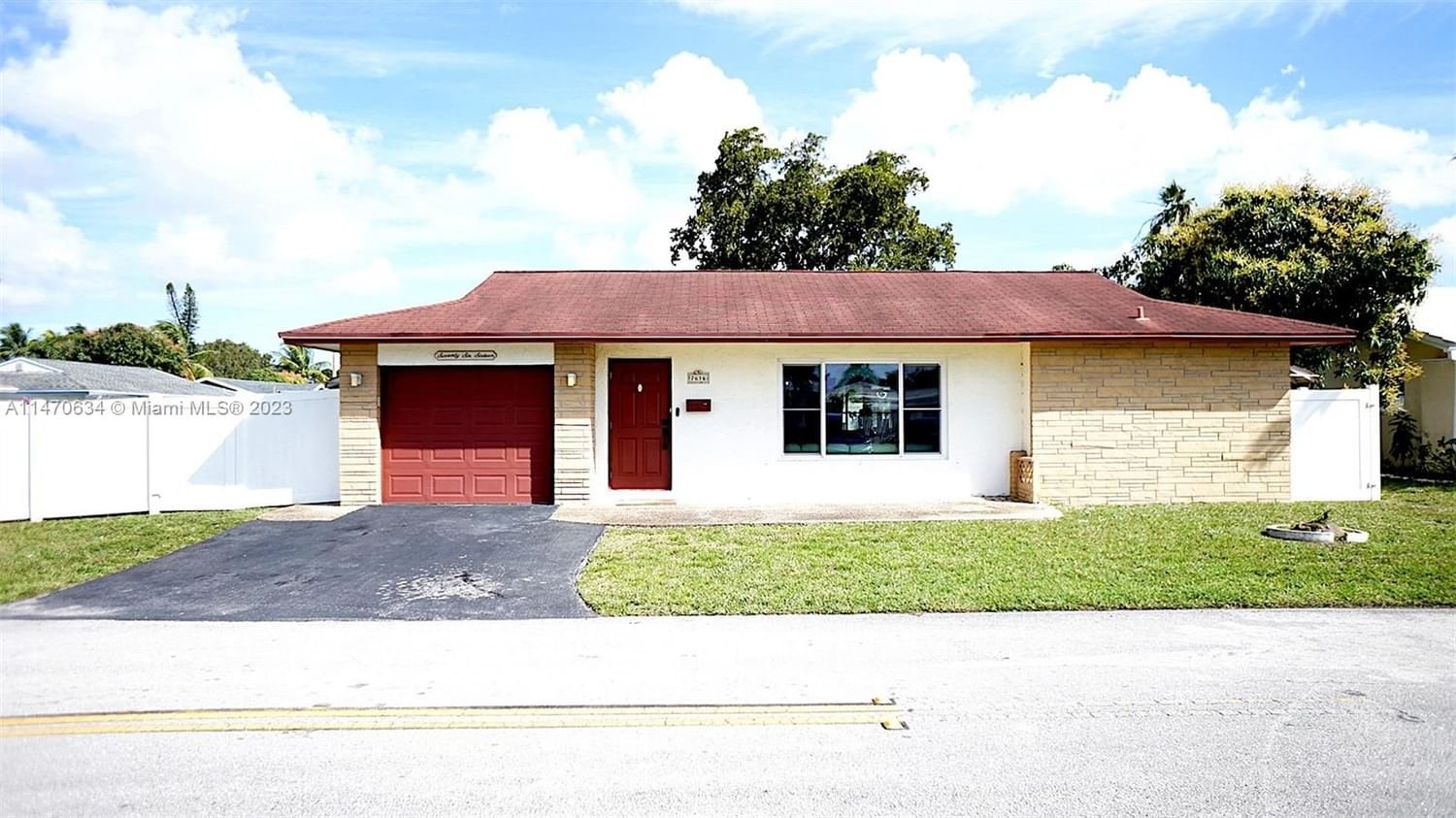 Real estate property located at 7616 69th Ave, Broward County, VANGUARD VILLAGE IN THE, Tamarac, FL
