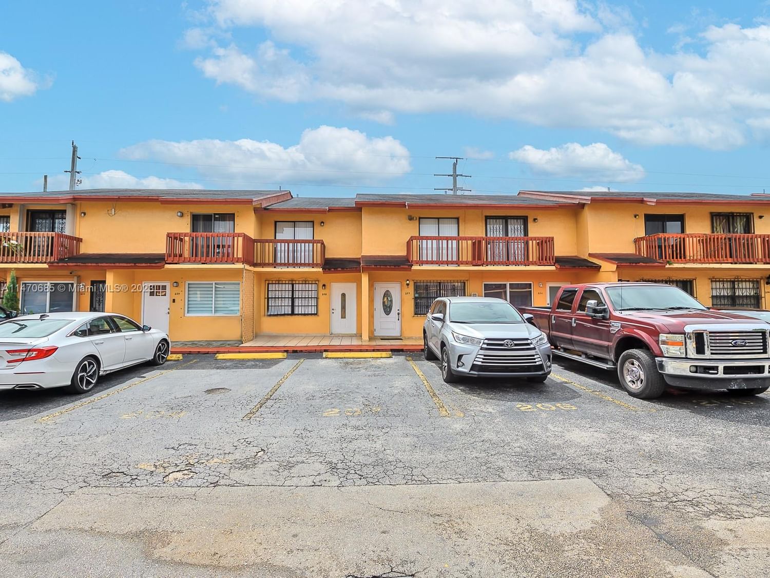 Real estate property located at 2211 52nd St #207, Miami-Dade County, Hialeah, FL