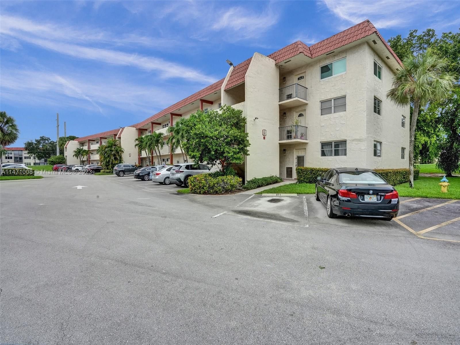 Real estate property located at 681 Hollybrook Dr #104, Broward County, HOLLYBROOK GOLF AND, Pembroke Pines, FL