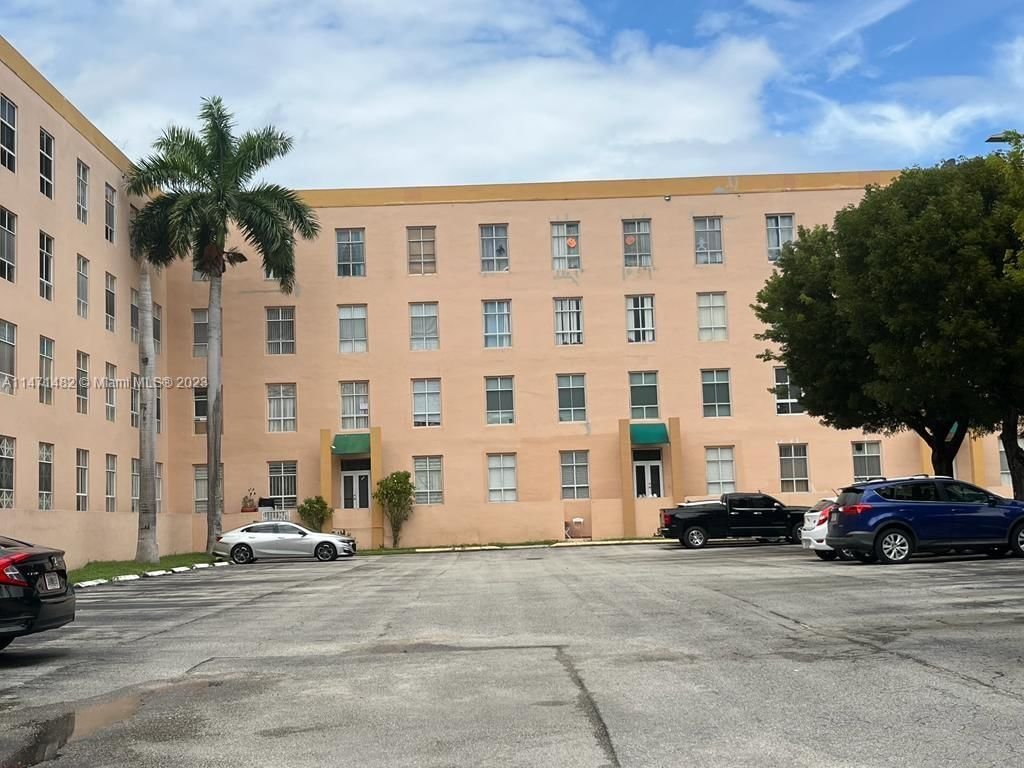 Real estate property located at 7420 20th Ave #334, Miami-Dade County, ROYAL PALMS CONDO, Hialeah, FL