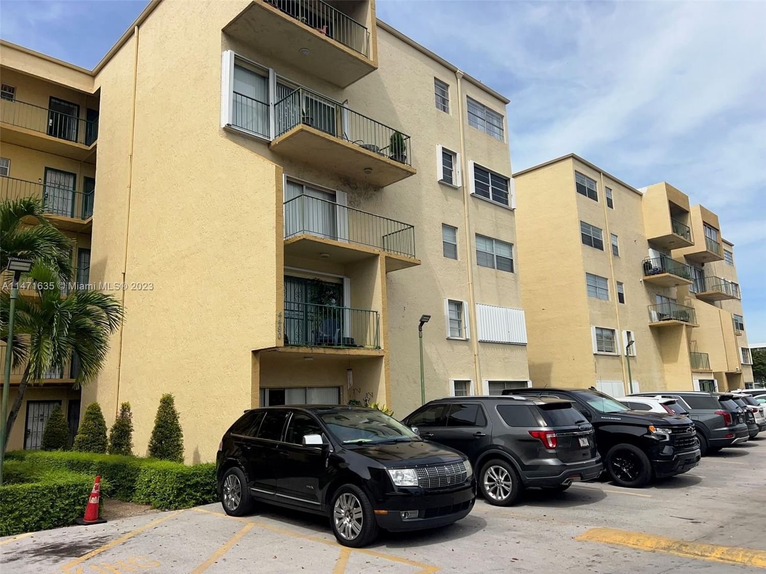 Real estate property located at 1975 44th Pl #109, Miami-Dade County, TOWERS OF WESTLAND CONDO, Hialeah, FL