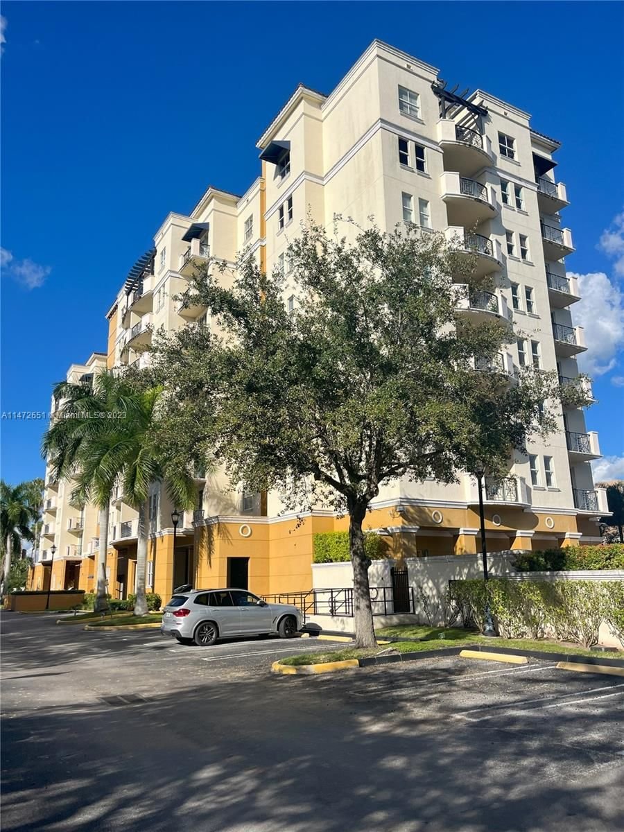 Real estate property located at 9021 94th St #605, Miami-Dade County, THE GRANDE CONDO, Miami, FL