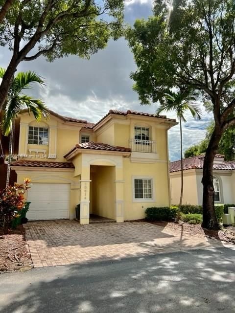 Real estate property located at 10914 69th Ter, Miami-Dade County, DORAL ISLES CARIBBEAN, Doral, FL