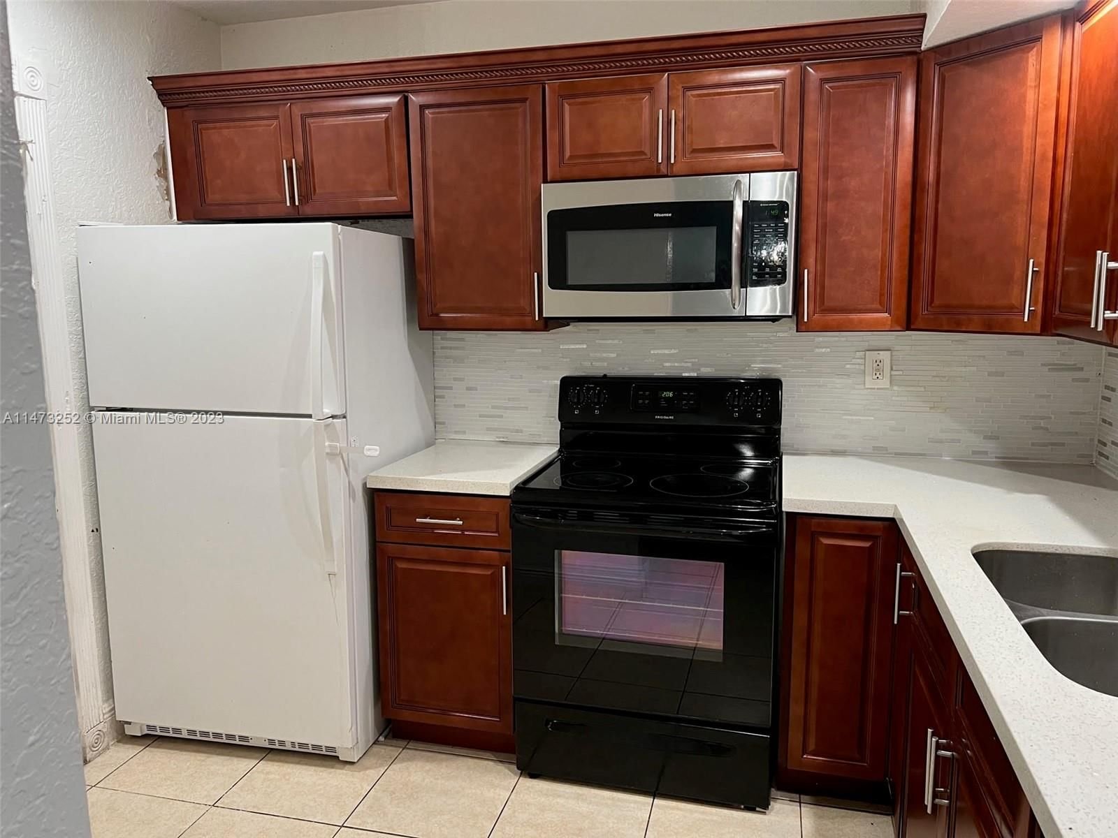 Real estate property located at 3710 21st St #114, Broward County, Royal Point, Lauderdale Lakes, FL