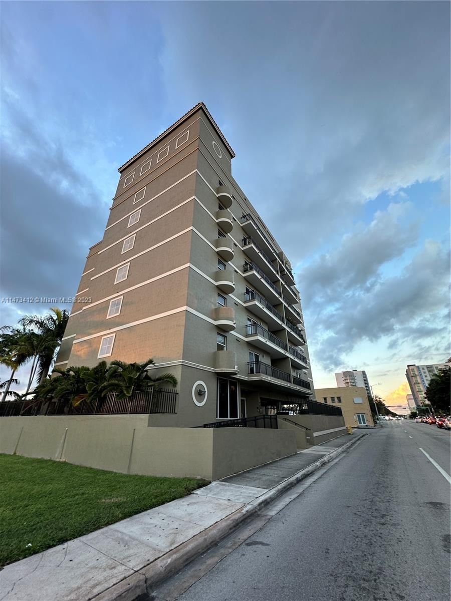 Real estate property located at 120 37th Ave #602, Miami-Dade County, THE DOUGLAS RESIDENCE CON, Miami, FL