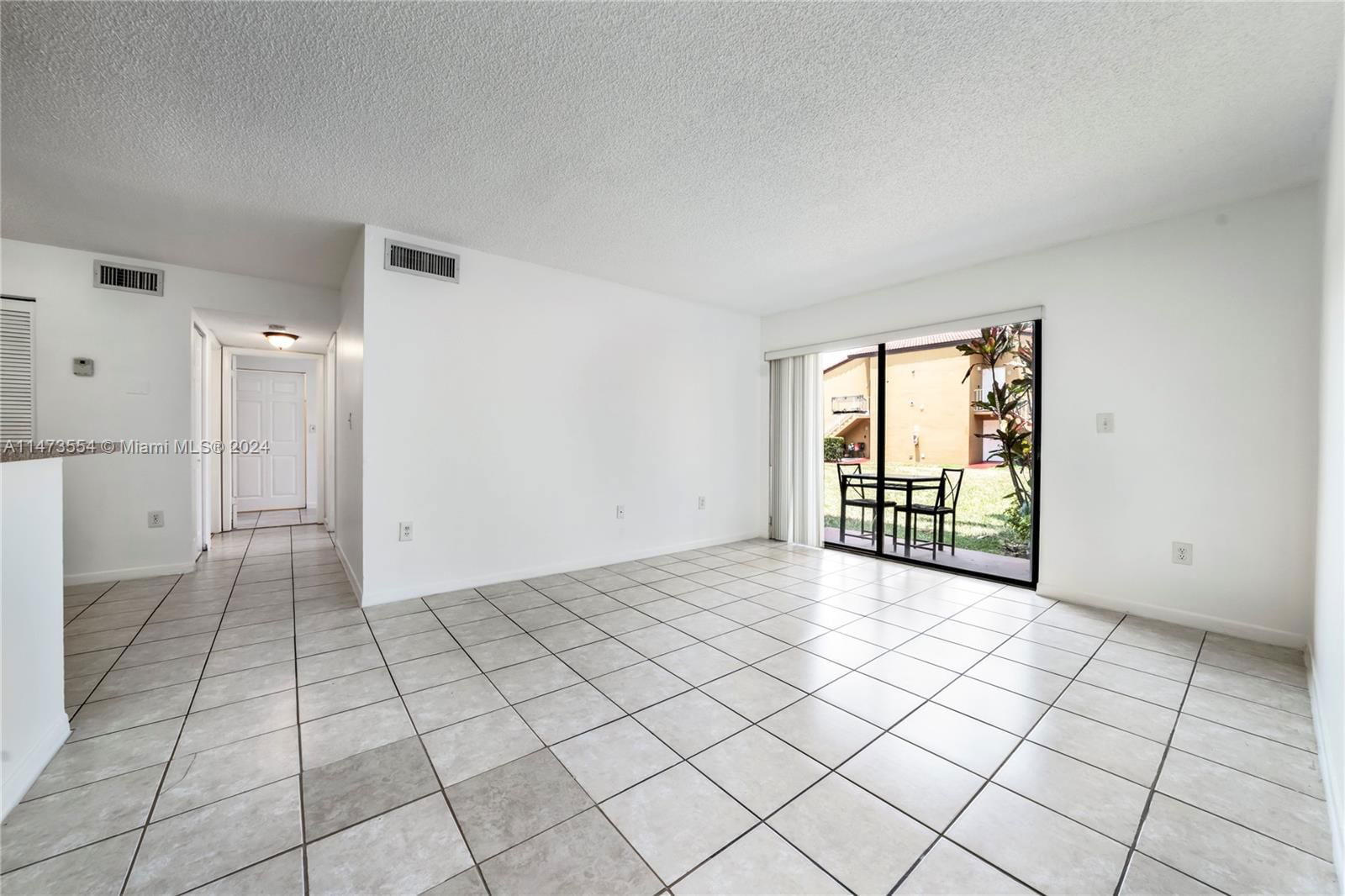 Real estate property located at 15550 80th St E-106, Miami-Dade, THE COURTS AT KENDALL CON, Miami, FL