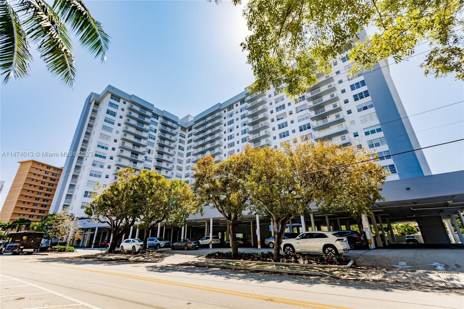 Real estate property located at 137 Golden Isles Dr #704, Broward County, GOLDEN SURF TOWERS CONDO, Hallandale Beach, FL