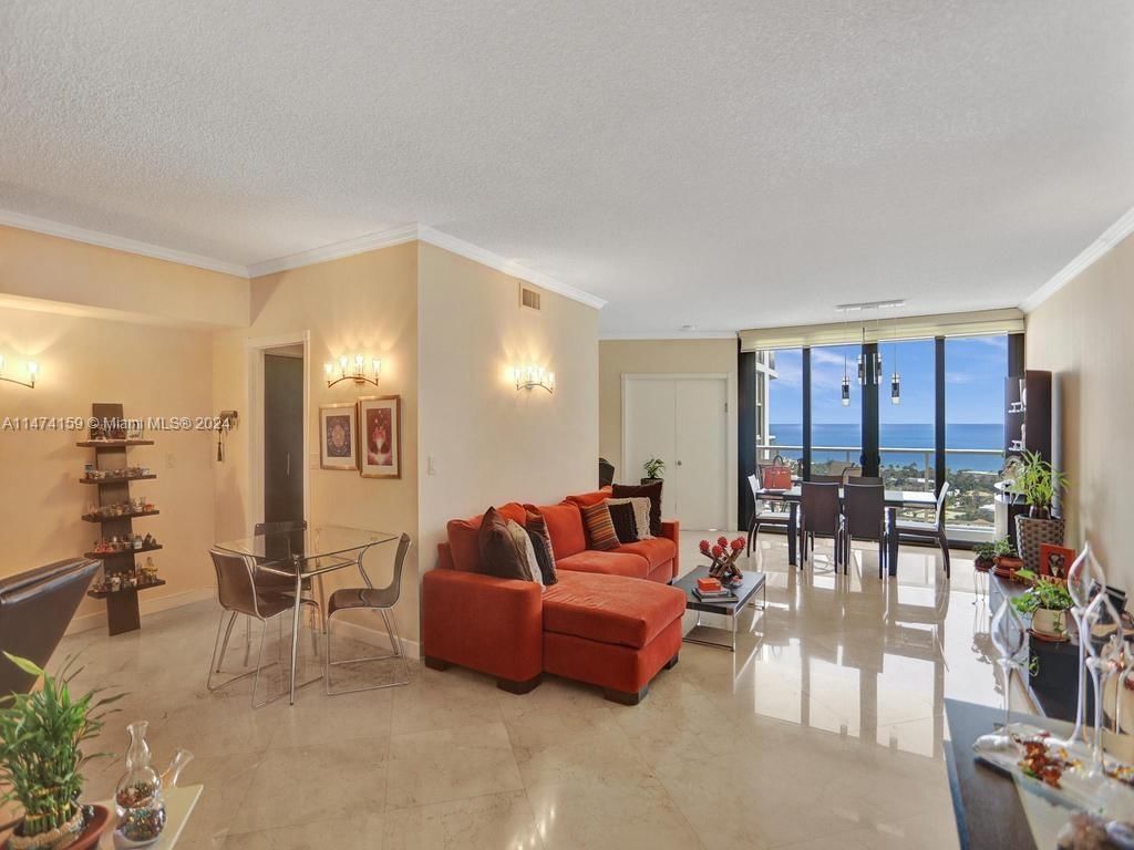 Real estate property located at 20281 Country Club Dr #2010, Miami-Dade County, HAMPTONS WEST CONDO, Aventura, FL