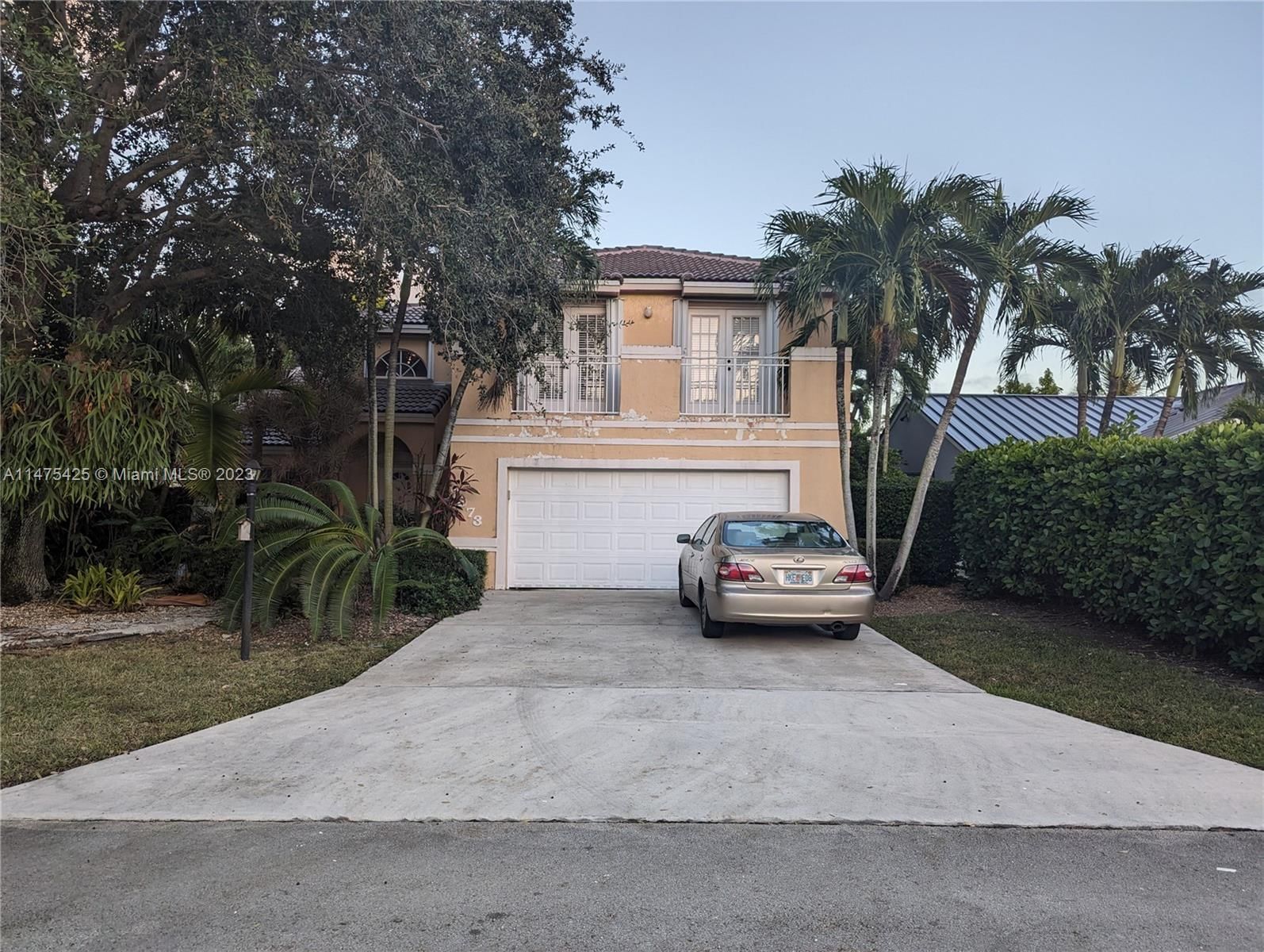 Real estate property located at 7873 161st Pl, Miami-Dade County, HEFTLER HOMES AT LAGO MAR, Miami, FL