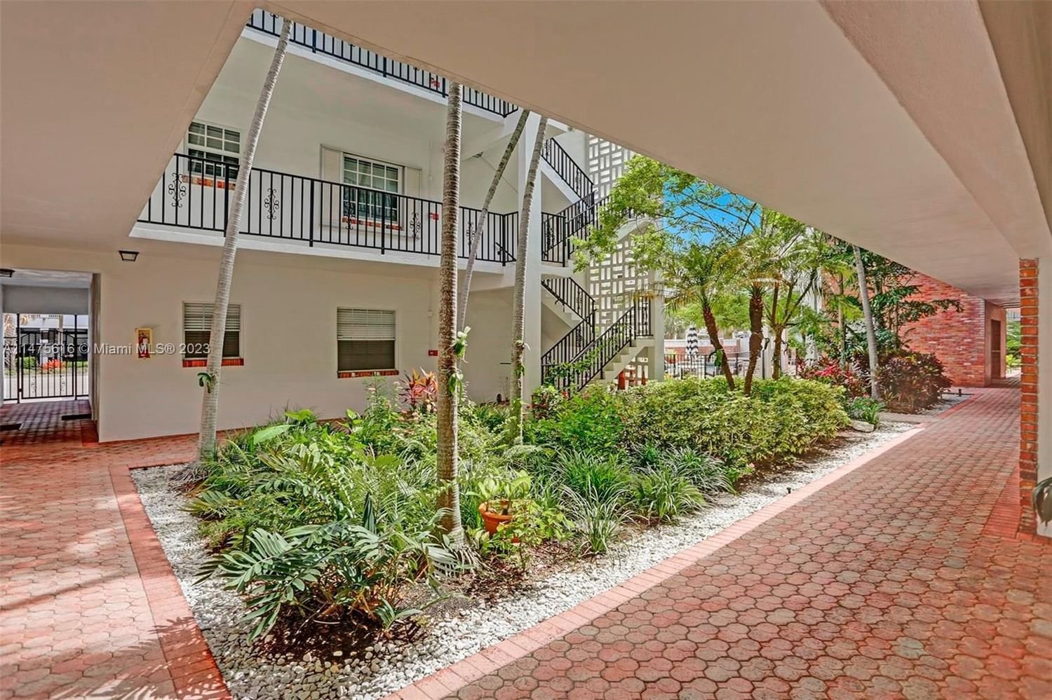 Real estate property located at 2500 9th St #111, Broward County, COLONIAL MANOR EAST APART, Fort Lauderdale, FL