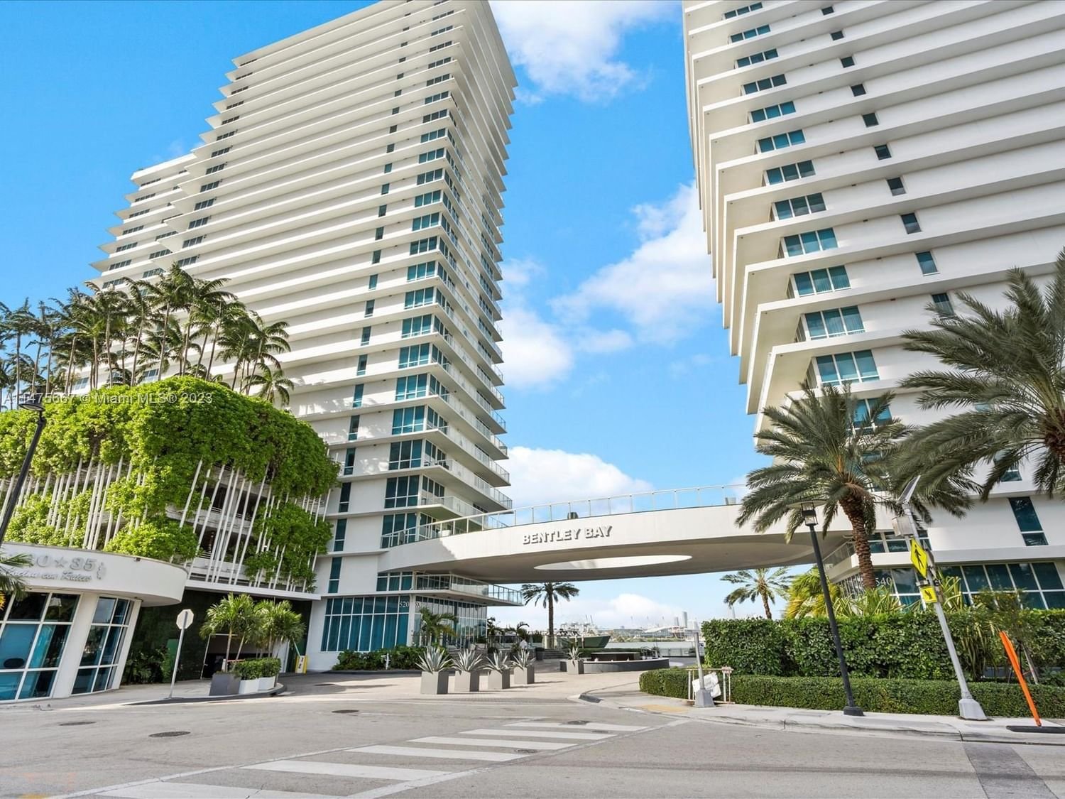 Real estate property located at 520 West Ave #905, Miami-Dade County, THE BENTLEY BAY CONDO, Miami Beach, FL