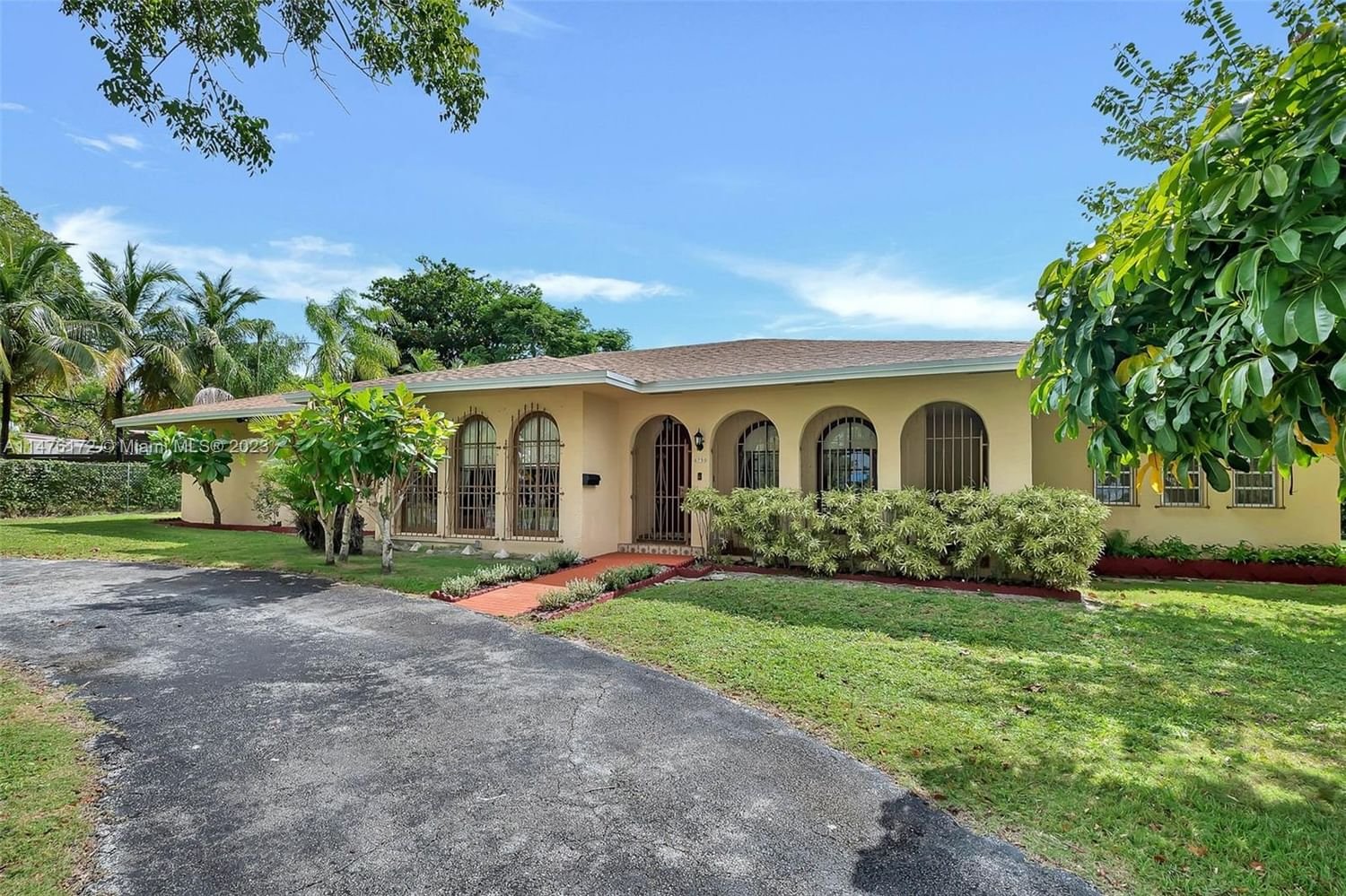 Real estate property located at 8750 142nd St, Miami-Dade County, MITCHELL CENTER, Palmetto Bay, FL