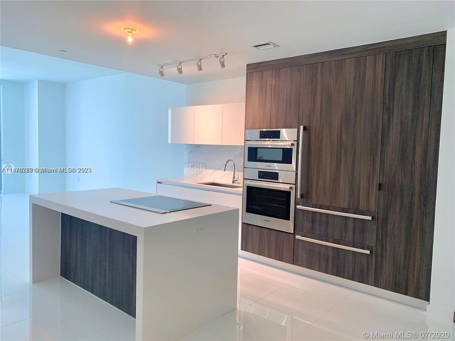 Real estate property located at 851 1st Ave #3105, Miami-Dade, PARAMOUNT MIAMI WORLDCENT, Miami, FL