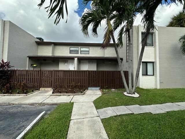 Real estate property located at 10284 9th St Cir #202, Miami-Dade County, INDIAN LK VILLAGE PHASE 1, Miami, FL