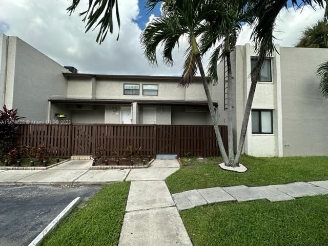 Real estate property located at 10284 9th St Cir #202, Miami-Dade County, Miami, FL