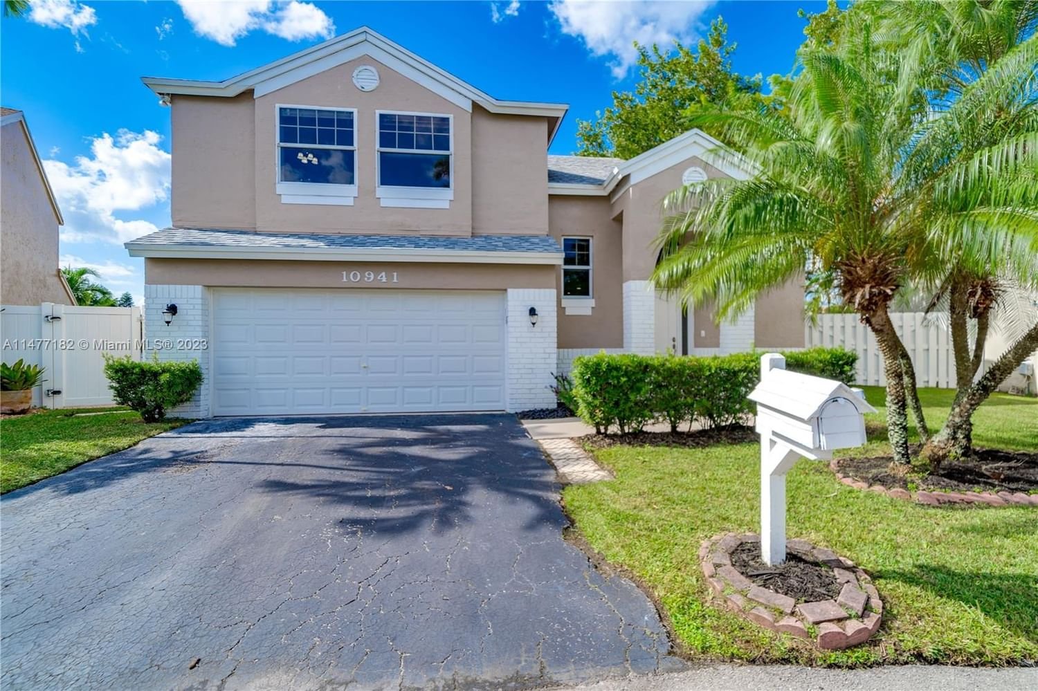 Real estate property located at 10941 10th Pl, Broward County, SCARBOROUGH II, Davie, FL
