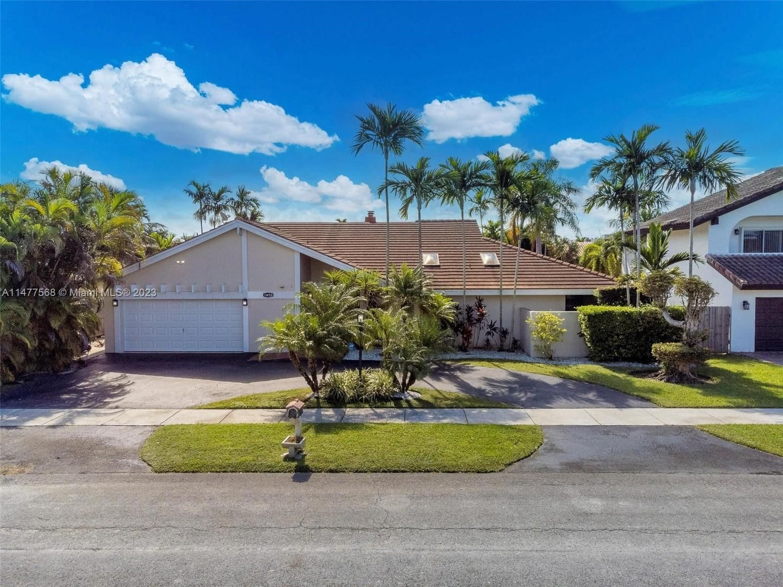 Real estate property located at 11450 101st Ter, Miami-Dade County, GLEN COVE SEC 2, Miami, FL