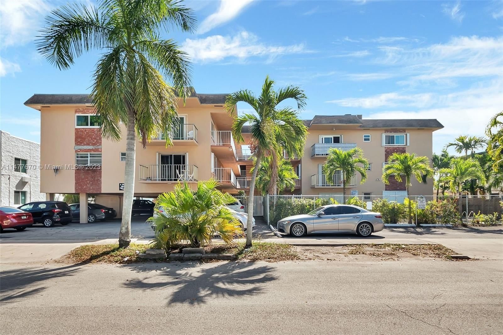 Real estate property located at 1840 Dewey St #203, Broward County, Hollywood, FL