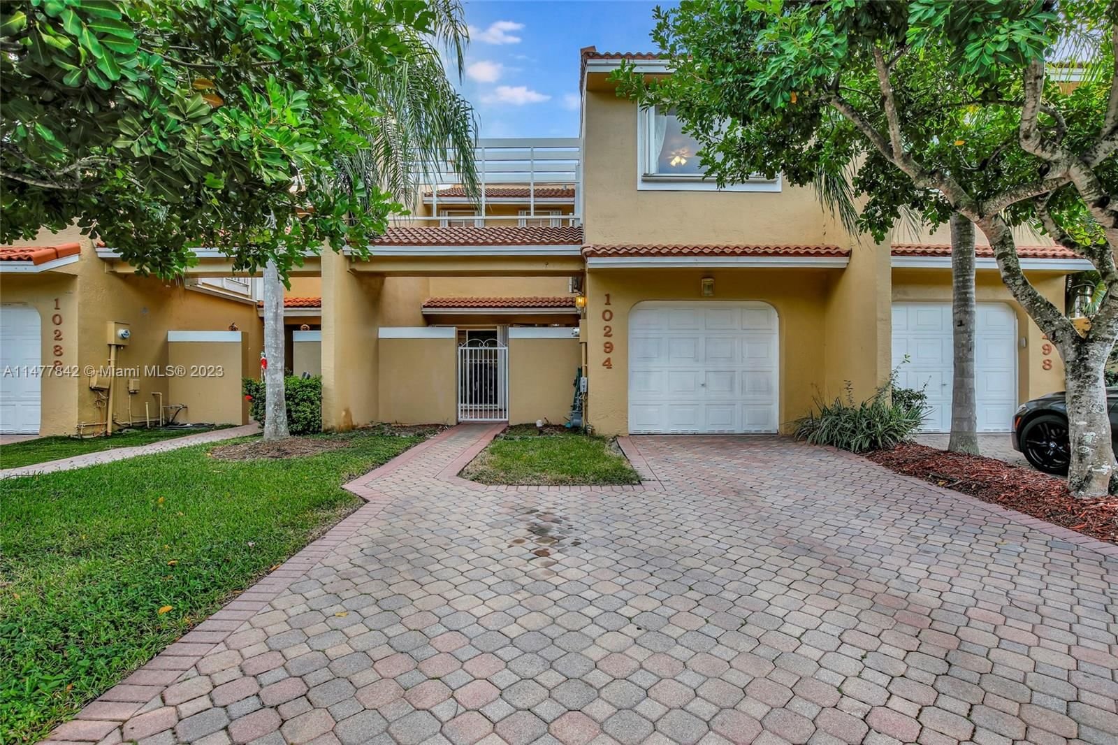 Real estate property located at 10294 51st Ter, Miami-Dade County, DORAL COVE, Doral, FL