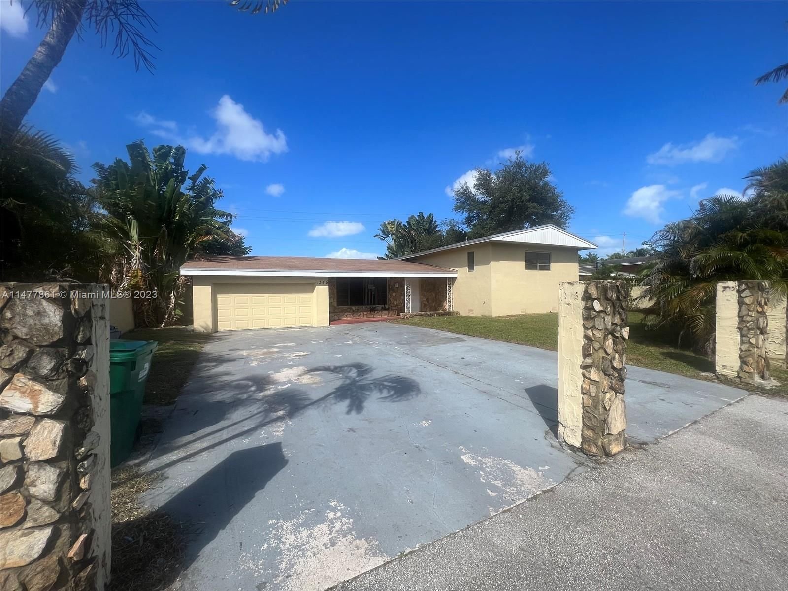 Real estate property located at 1345 204th Ter, Miami-Dade County, MANSIONETTE HOMES SEC 2, Miami, FL