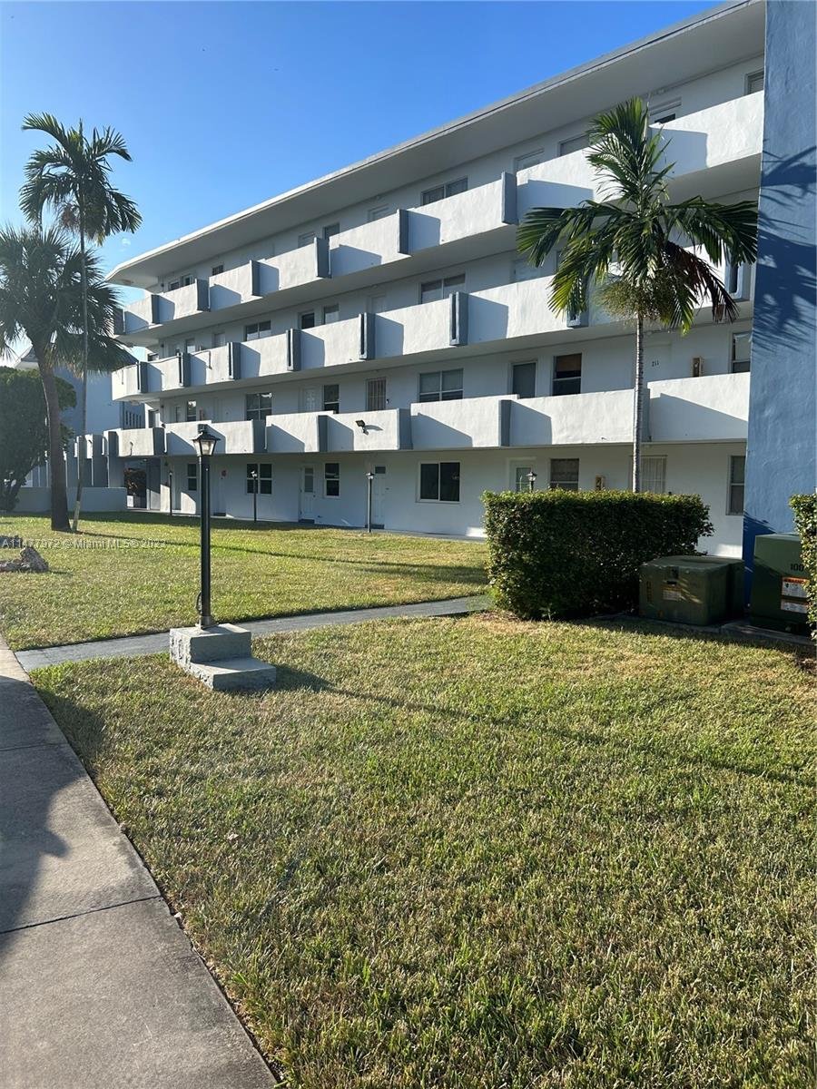Real estate property located at 1101 191st St H213, Miami-Dade County, Miami, FL
