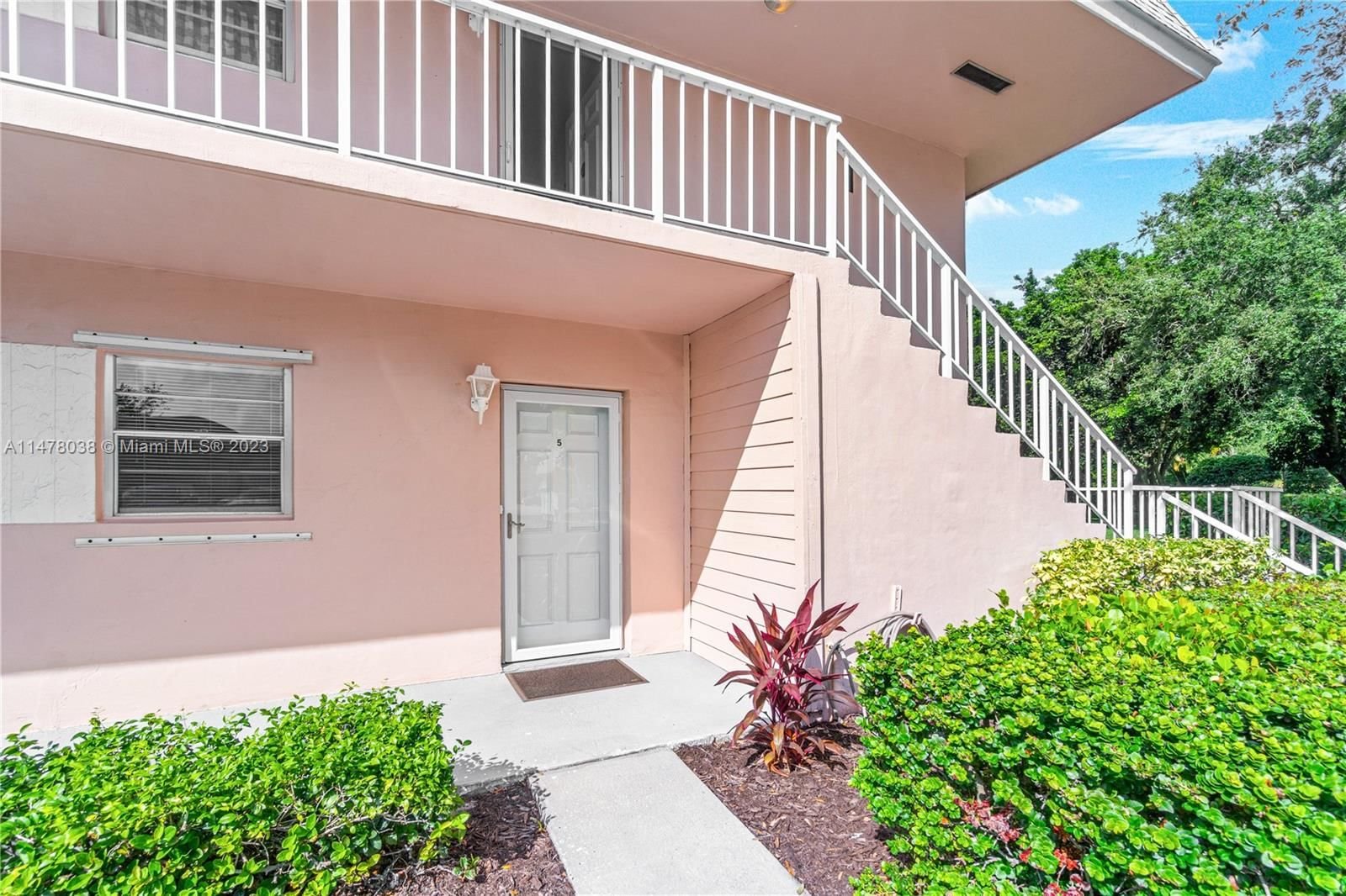 Real estate property located at 18081 Country Club Dr Bldg 1 Apt 5, Martin County, THE LITTLE CLUB CONDO, Jupiter, FL