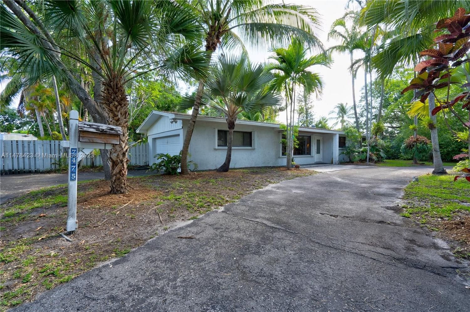 Real estate property located at 7475 118th St, Miami-Dade County, ANDREWS & BIGMAN SUB, Pinecrest, FL