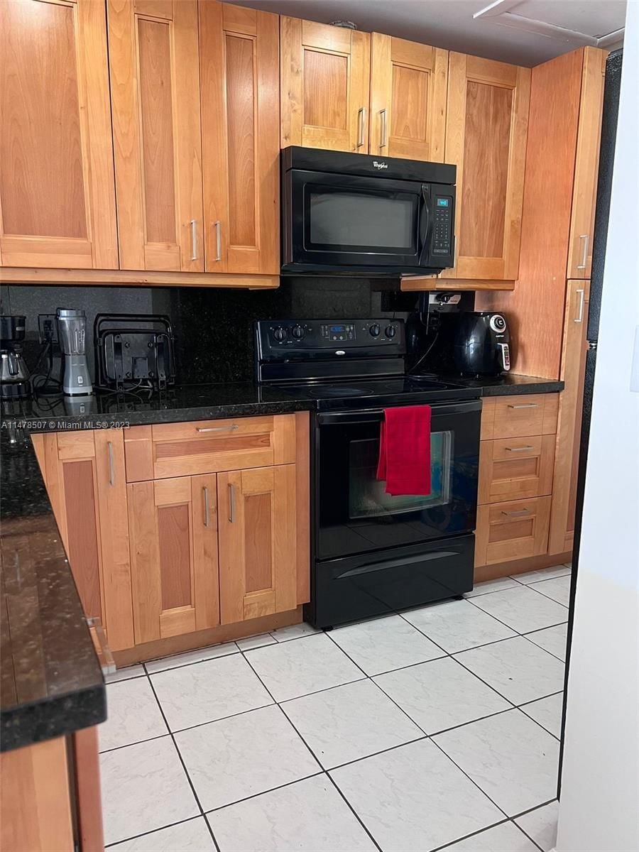 Real estate property located at 7662 152nd Ave #3-21, Miami-Dade County, Miami, FL