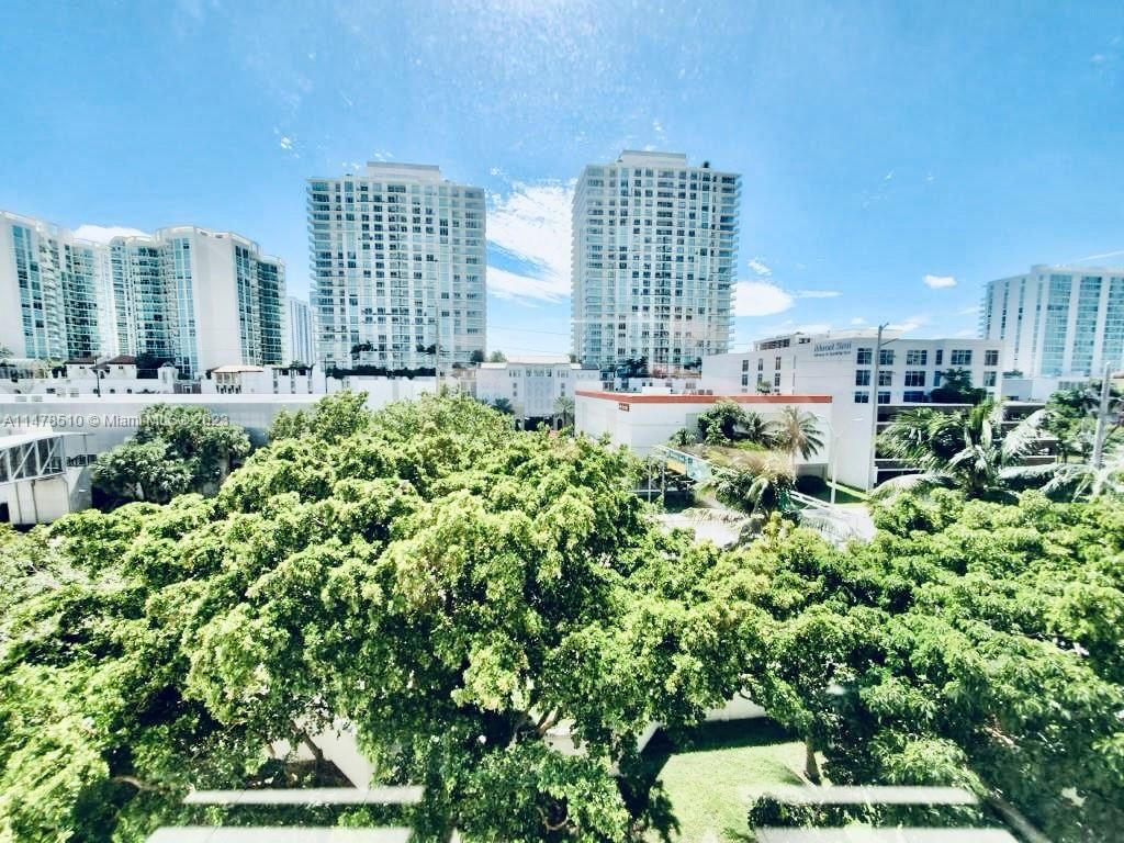 Real estate property located at 16909 BAY ROAD #611, Miami-Dade, PLAZA OF AMERICAS CONDO, Sunny Isles Beach, FL