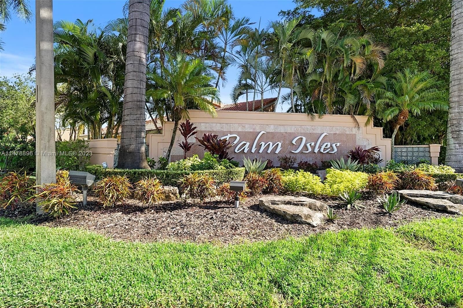 Real estate property located at 7354 Lake Meadow Way #102, Palm Beach County, PALM ISLES I, II AND III, Boynton Beach, FL
