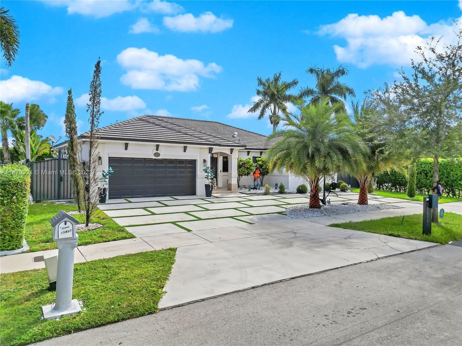 Real estate property located at 15937 77th Pl, Miami-Dade County, Miami Lakes, FL
