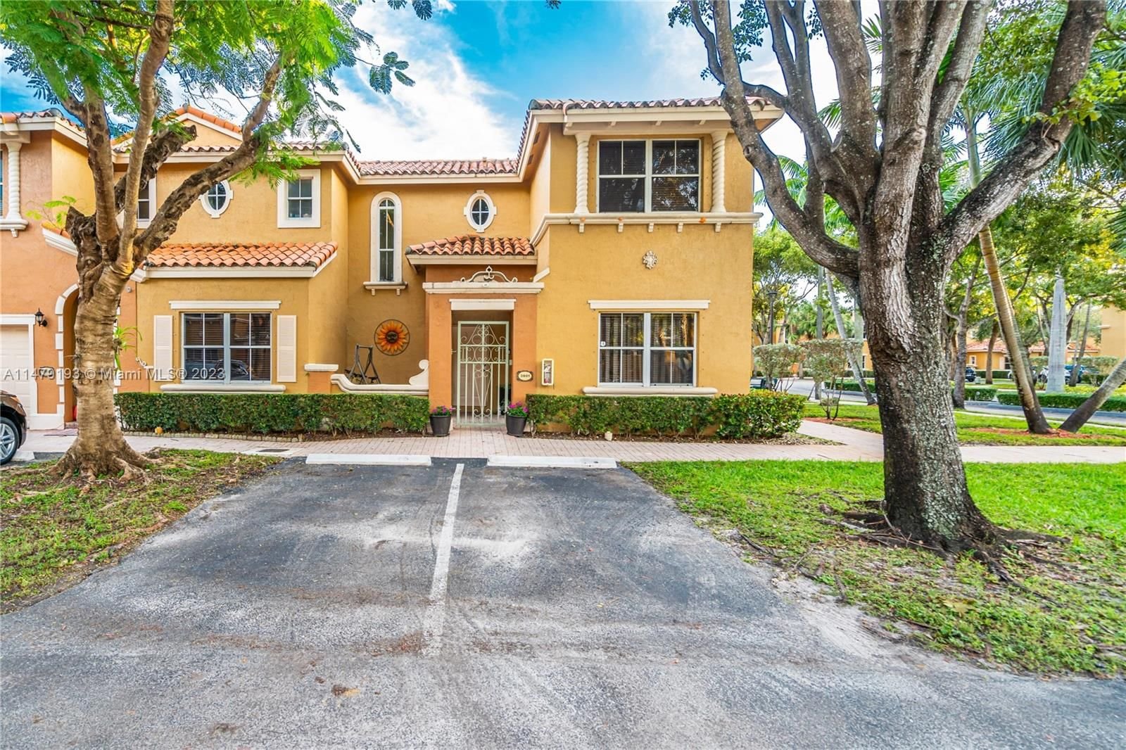Real estate property located at 8444 141st Ter #3901, Miami-Dade County, VILLA VIZCAYA CONDO, Miami Lakes, FL