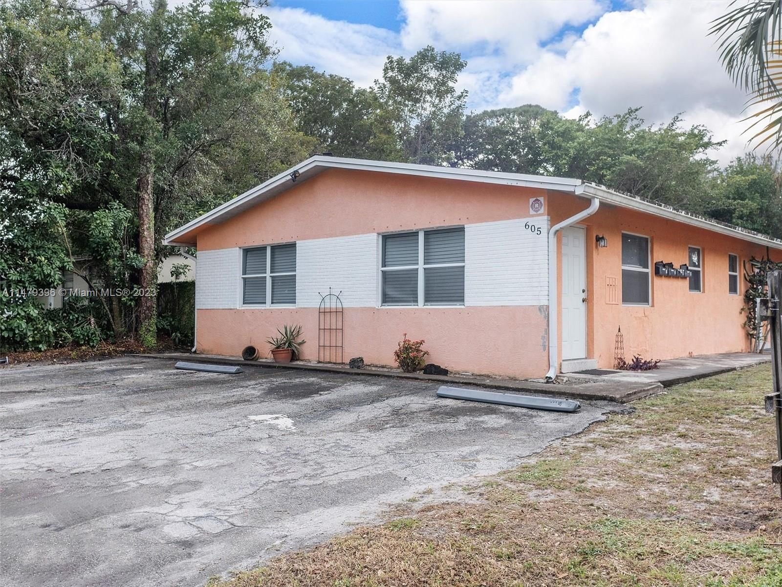 Real estate property located at 605 14th Ter, Broward County, RIVERSIDE ADD AMEN PLAT, Fort Lauderdale, FL
