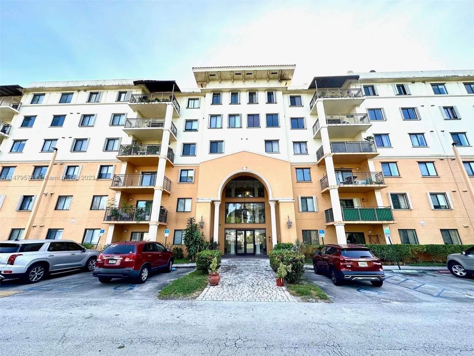 Real estate property located at 9300 Fontainebleau Blvd E303, Miami-Dade County, KEYSTONE COURTS CONDO, Miami, FL