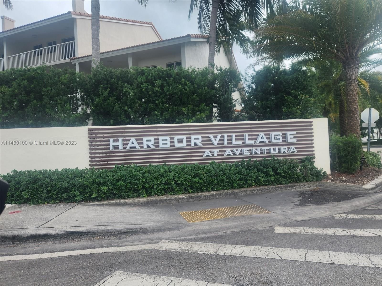 Real estate property located at 21220 Harbor Way #223-22, Miami-Dade County, COSTAIN VILLAS HARBOR VIL, Aventura, FL