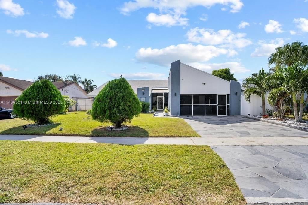 Real estate property located at 8050 47th Ct, Broward County, CITY OF LAUDERHILL SEC 1, Lauderhill, FL