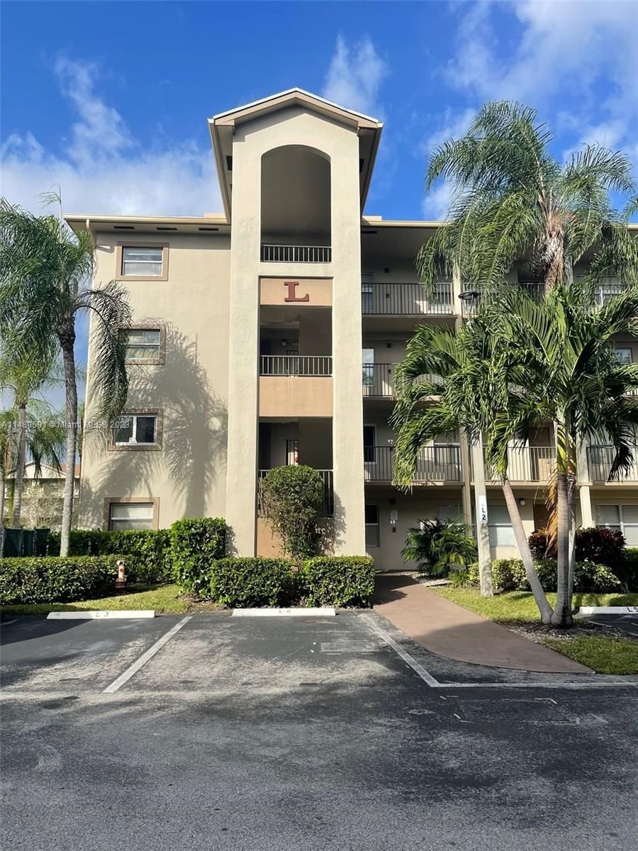 Real estate property located at 550 137th Ave #201L, Broward County, PLYMOUTH AT CENTURY VILLA, Pembroke Pines, FL