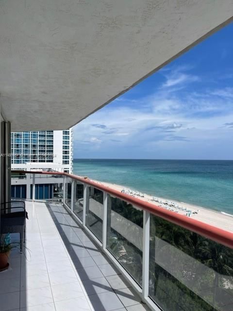 Real estate property located at 6767 Collins Ave #909, Miami-Dade, THE STERLING CONDO, Miami Beach, FL