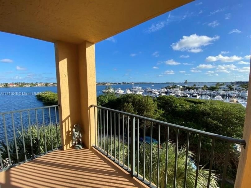 Real estate property located at 1200 Scotia Dr #402, Palm Beach County, HYPOLUXOS MARINERS CAY CO, Hypoluxo, FL