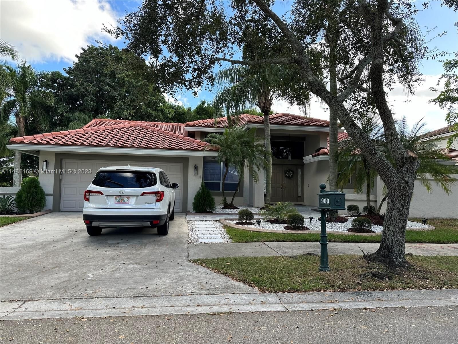 Real estate property located at 900 Lakewood Ct, Broward County, SECTOR 5 PARCEL, Weston, FL
