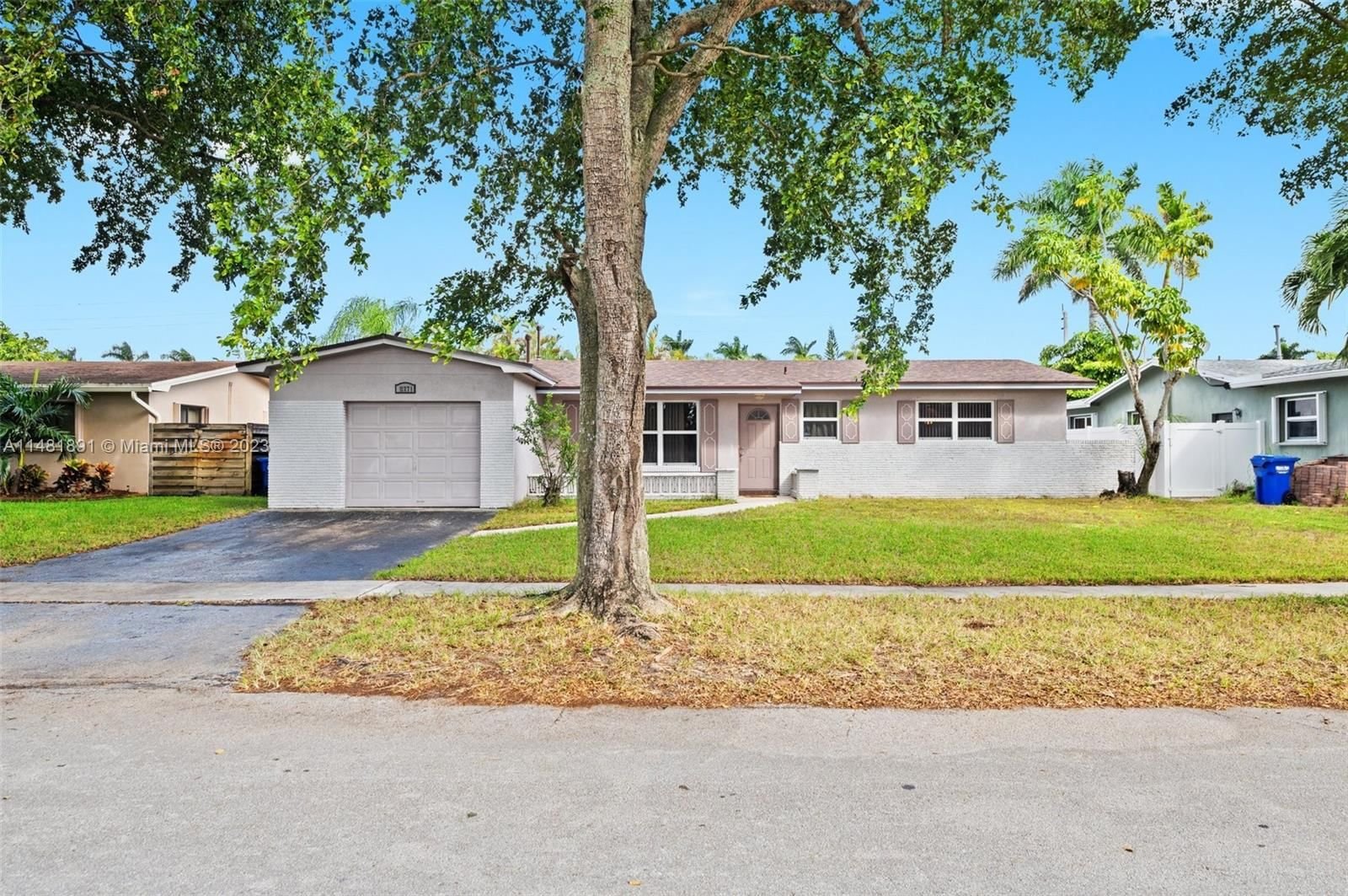 Real estate property located at 11271 23rd St, Broward County, PEMBROKE LAKES SEC 4, Pembroke Pines, FL