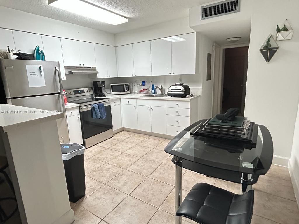 Real estate property located at 4011 Meridian Ave #15, Miami-Dade County, Miami Beach, FL