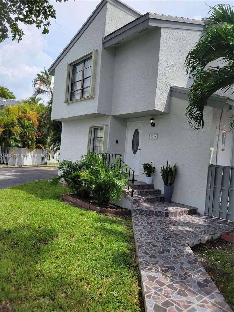 Real estate property located at 10584 8 LN A-4, Miami-Dade County, LA ARBOLEDA VILG, Miami, FL