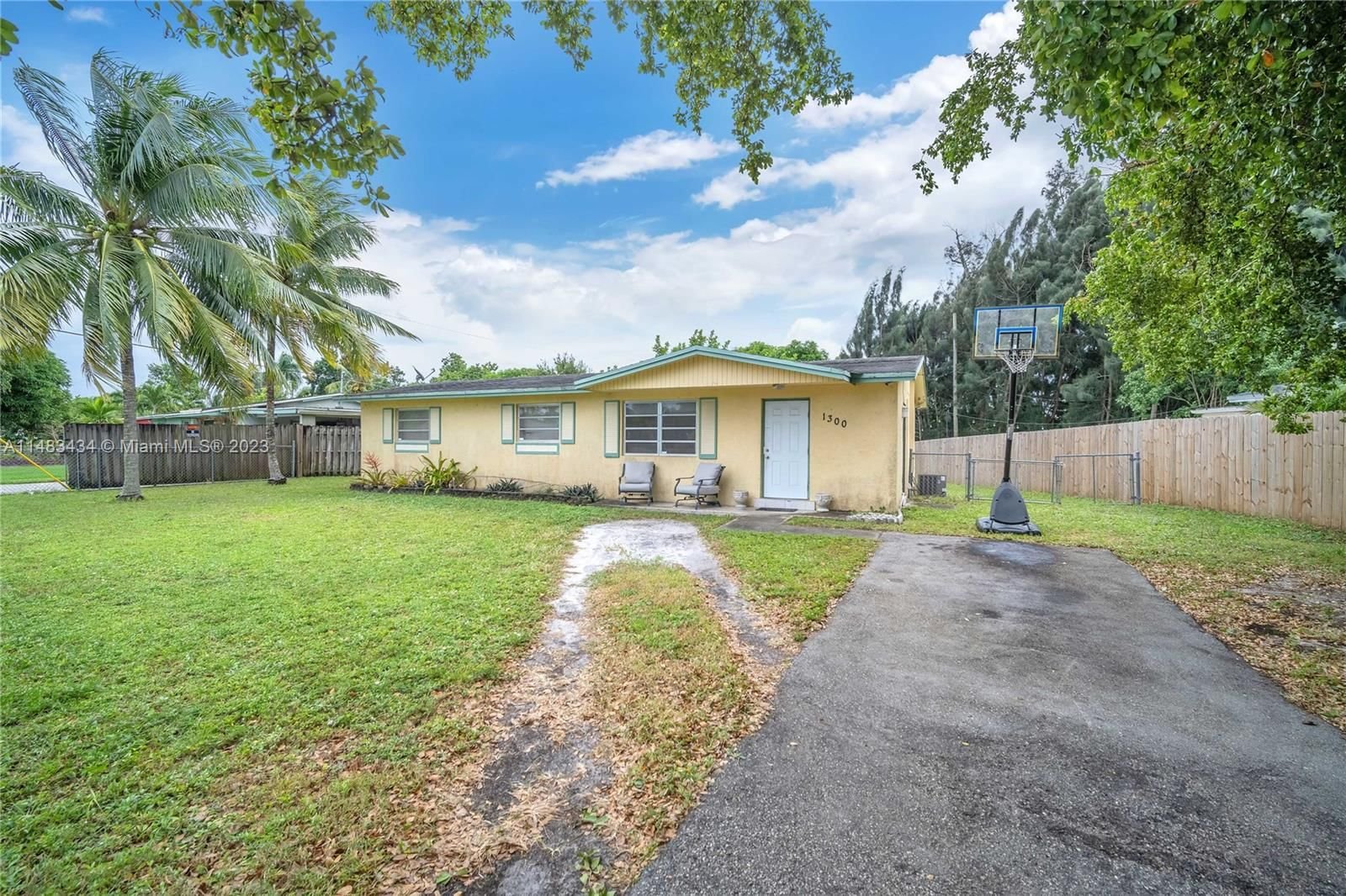 Real estate property located at 1300 18th Ct, Broward County, LAUDERDALE VILLAS, Fort Lauderdale, FL