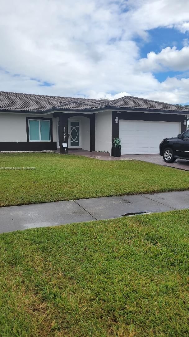 Real estate property located at 13041 200th Ter, Miami-Dade County, MED SOUTH, Miami, FL